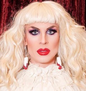 Katya parle de rêves sexuels, de métamorphose et de son one-woman show. Que pourrais-tu vouloir de plus?