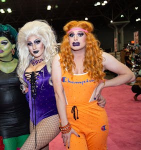 PHOTOS: DragCon de RuPaul Day 1 - Elizabeth Warren lui envoie son amour
